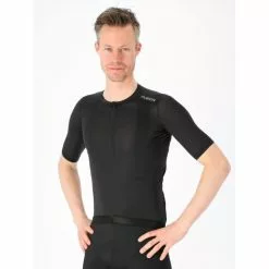 Fusion Herre Cykel Jersey - Sort -Cykeltøj Salg mens cycling jersey 1055 black 1front low 2359529 1800x1800